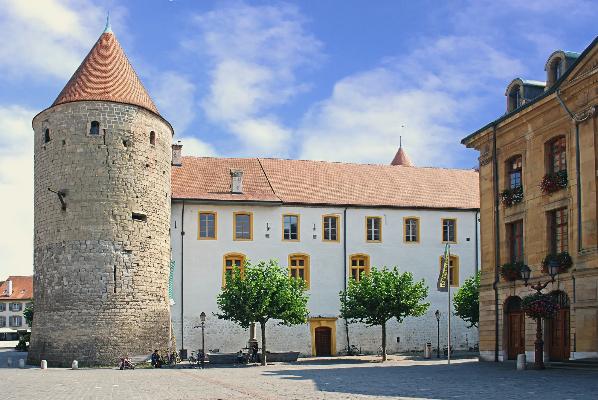 Place Pestalozzi and the castle, in the heart of Yverdon