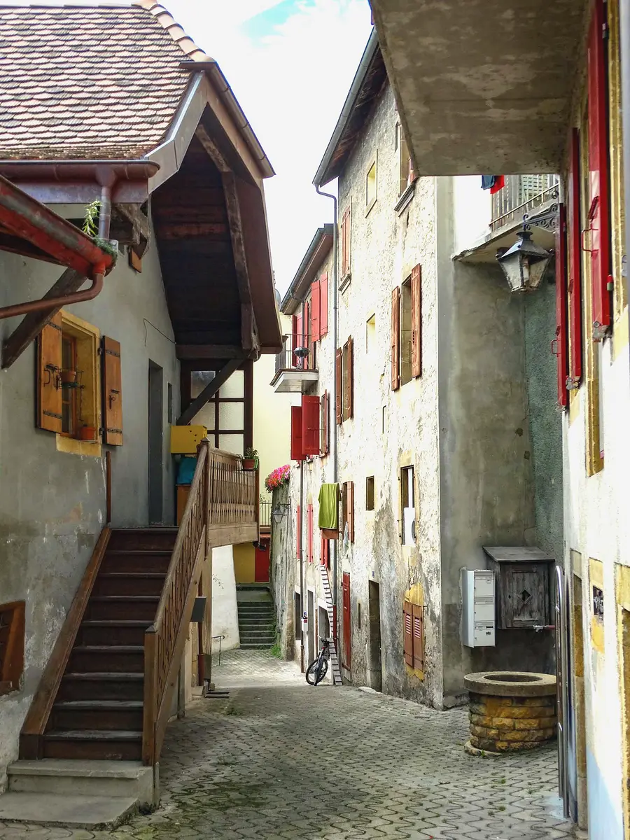 A cobbled lane in the Grandson old town