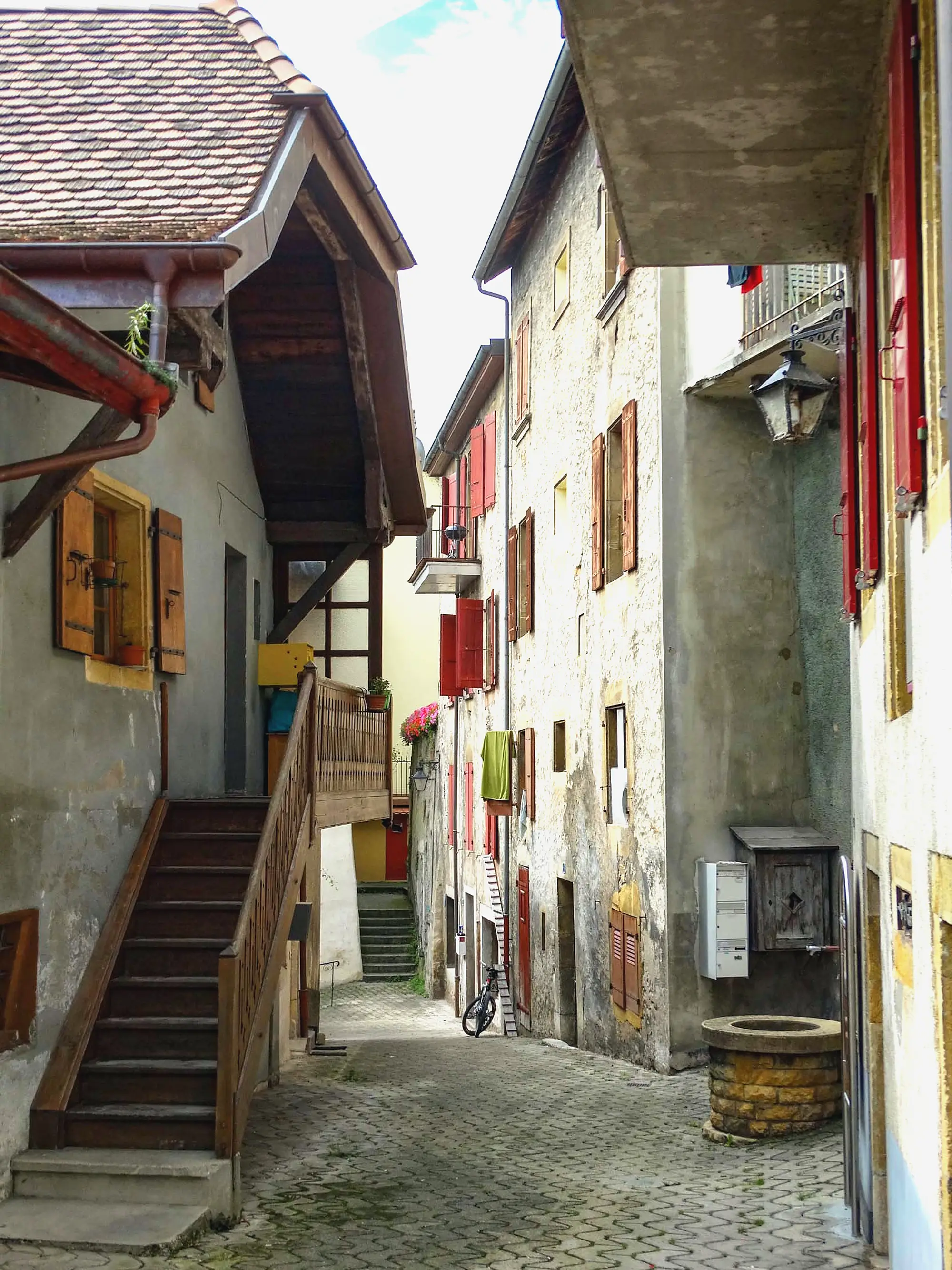 A cobbled lane in the Grandson old town