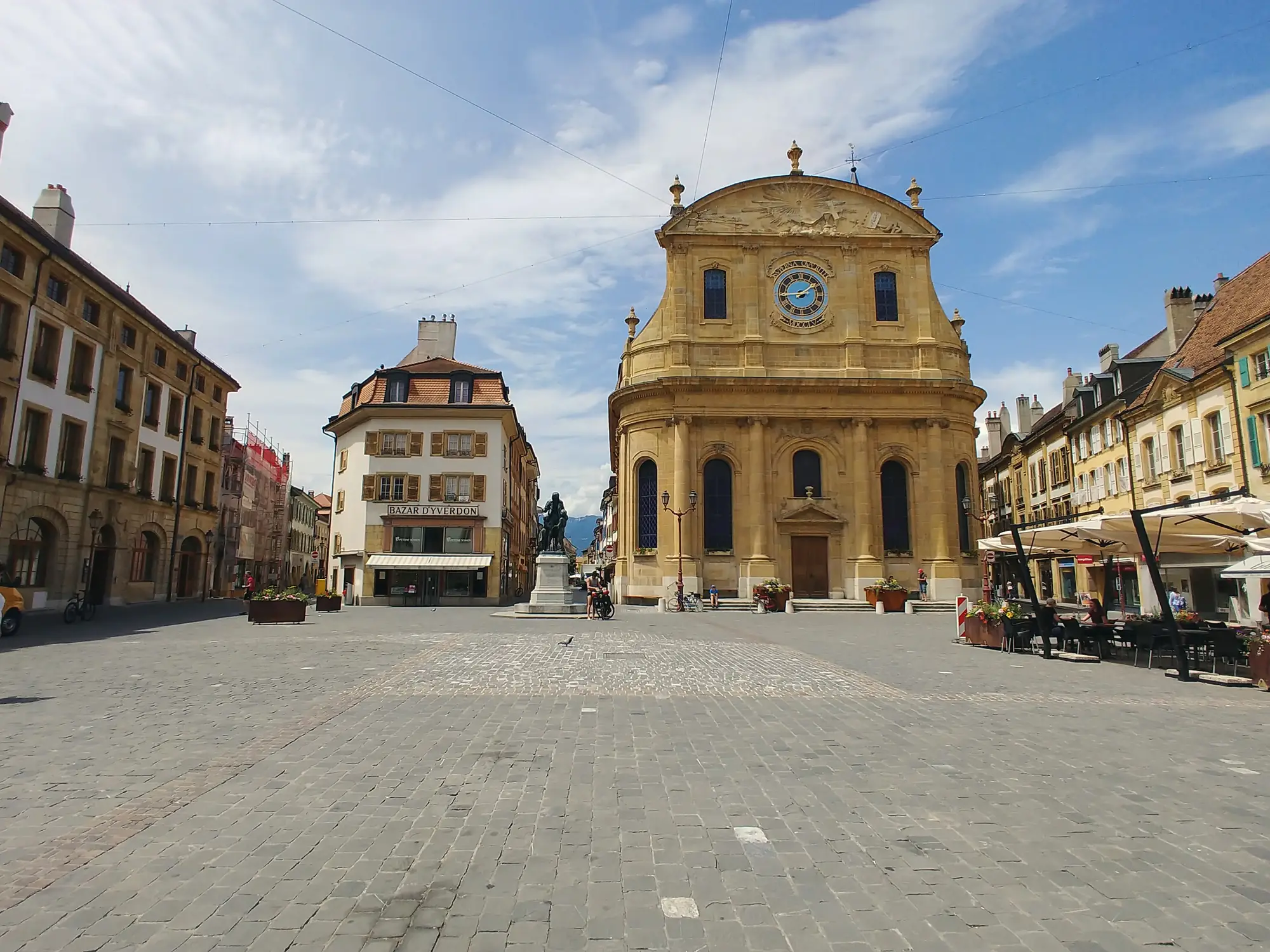 Place Pestalozzi, with the Notre-Dame church and the Pestalozzi memorial