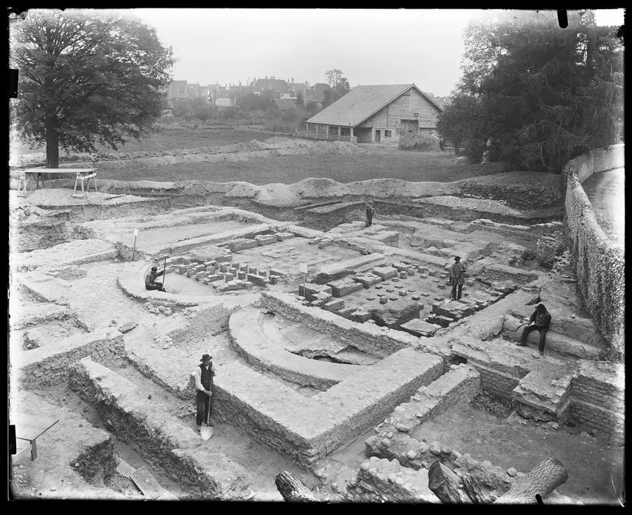The Roman public baths under excavation in 1903 (photo: Albert Naef)